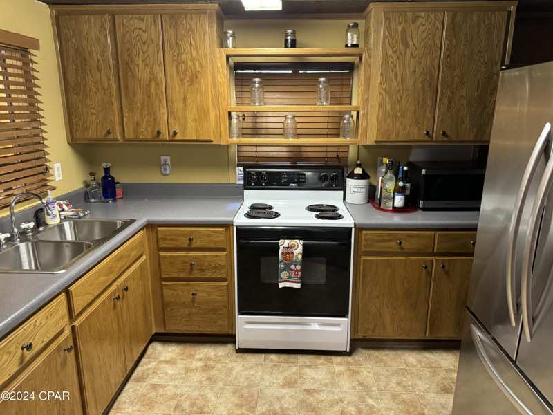 4 bedroom SingleFamilyResidence at 199 N Duck Avenue, Whitfield Acres, Wewahitchka — photo 1