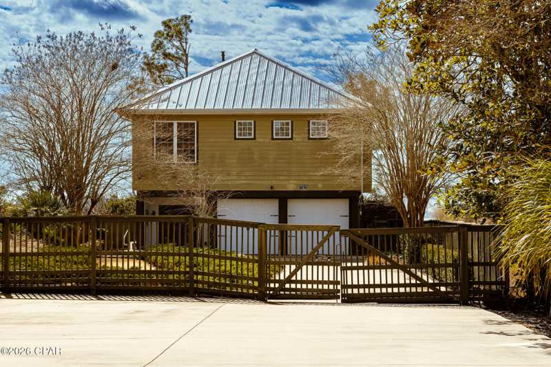 3 bedroom SingleFamilyResidence at 7325 Suwanee Ave Avenue, Fanning Oaks, Southport — photo 1