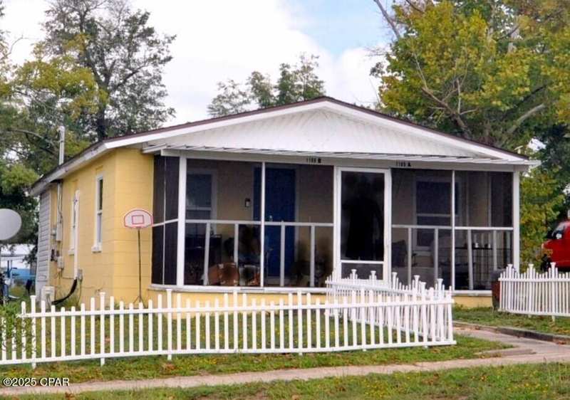 2 bedroom Duplex at 1103 E 11th Street A & B, Rosenwald Heights, Panama City — photo 1