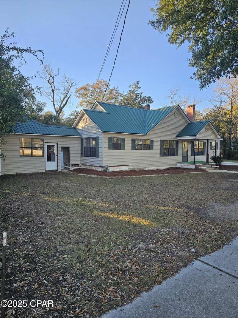 4 bedroom SingleFamilyResidence at 768 Main Street, Chipley, Chipley — photo 1