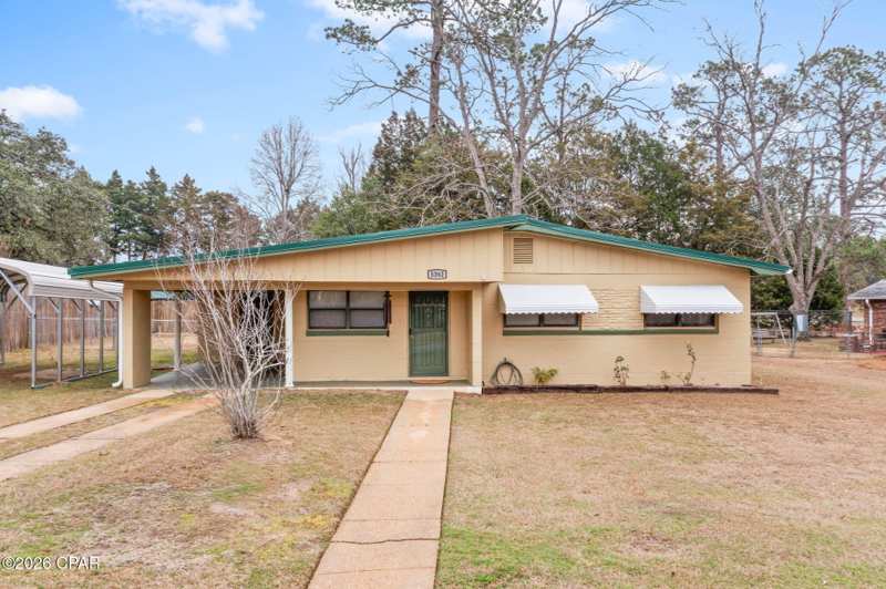 3 bedroom SingleFamilyResidence at 5392 College Drive, Graceville Heights, Graceville — photo 1