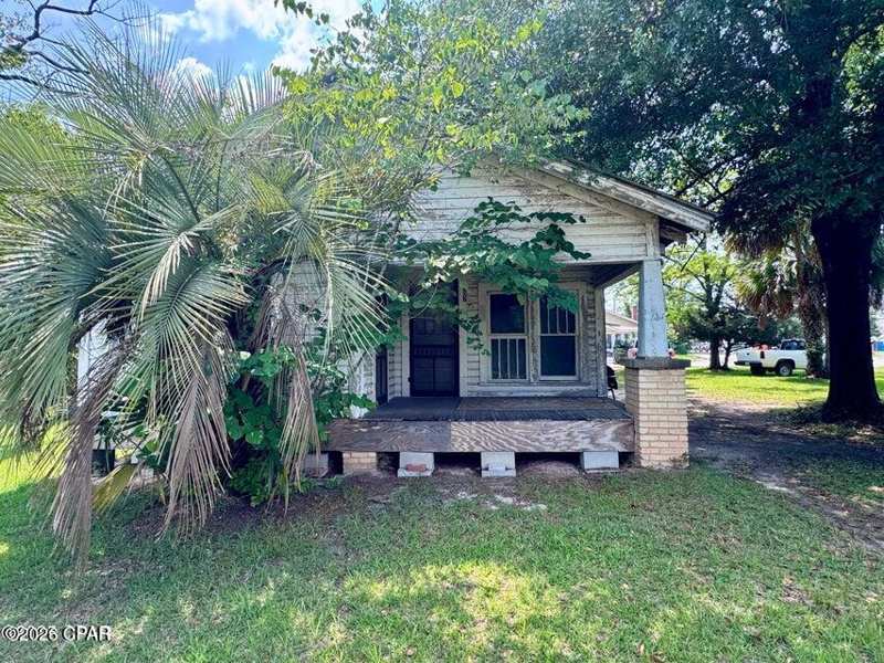2 bedroom SingleFamilyResidence at 5295 Brown Street, Graceville, Graceville — photo 1