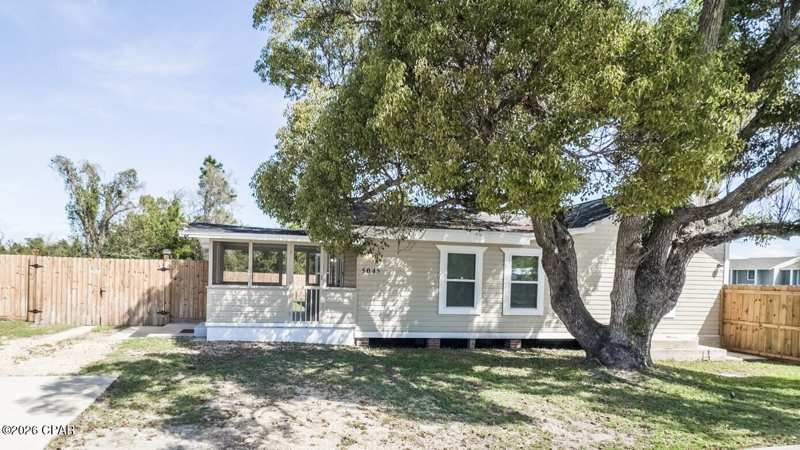 5 bedroom SingleFamilyResidence at 5045 E Highway 98, W H Parker, Panama City — photo 1