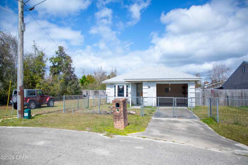 3 bedroom SingleFamilyResidence at 7006 E Fox Court, Fox Place Estates, Panama City — photo 1