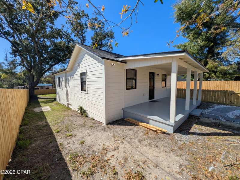 2 bedroom SingleFamilyResidence at 213 Springfield Avenue, Springfield, Panama City — photo 1