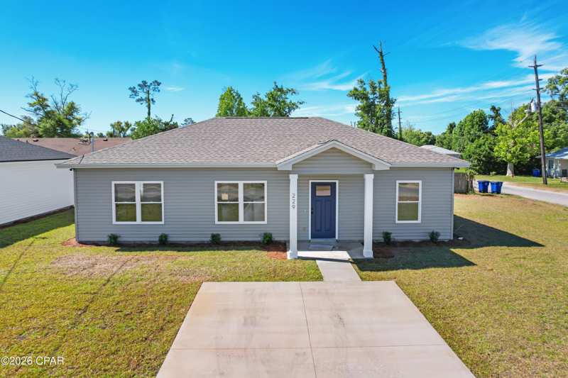 3 bedroom SingleFamilyResidence at 229 W 13th Street, Bry-Co Park, Panama City — photo 1