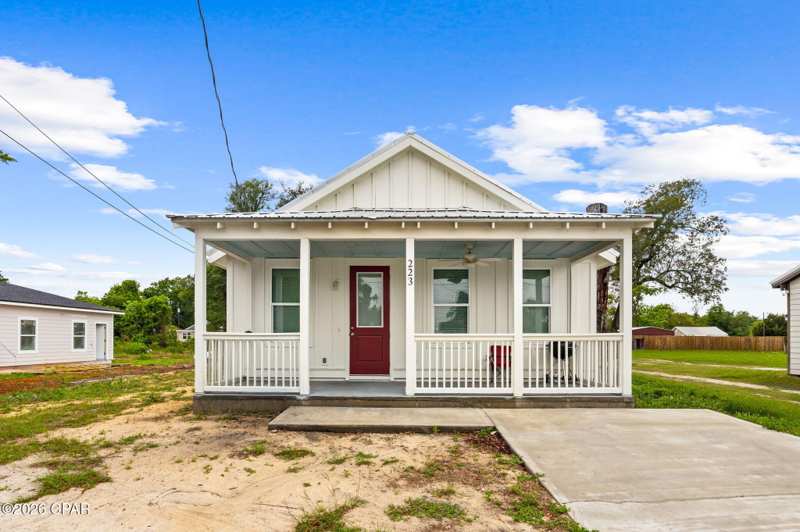 3 bedroom SingleFamilyResidence at 223 N East Avenue, Holmes Add- Millville, Panama City — photo 1