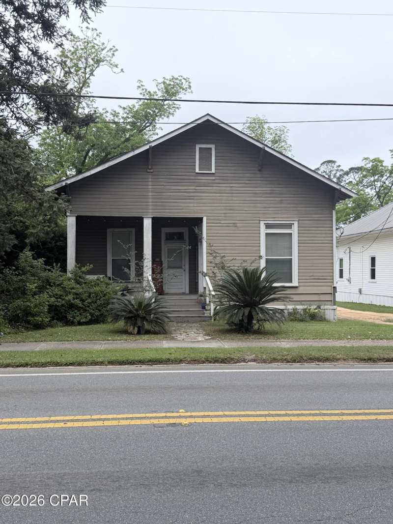 3 bedroom SingleFamilyResidence at 704 Main Street, Chipley, Chipley — photo 1