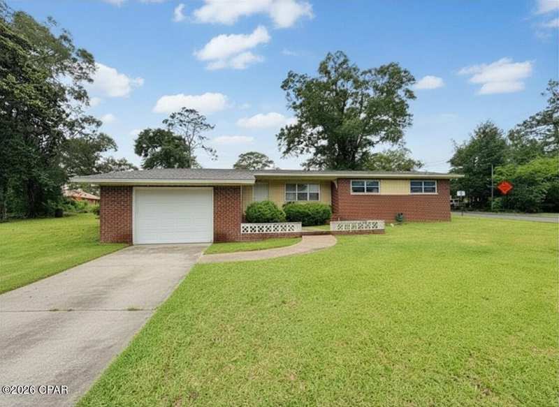 3 bedroom SingleFamilyResidence at 711 N Oklahoma Street, Bonifay, Bonifay — photo 1