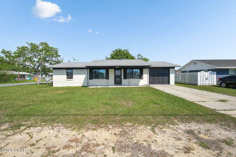3 bedroom SingleFamilyResidence at 922 Everitt Avenue, Robindale, Panama City — photo 1