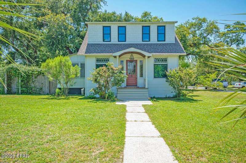 3 bedroom SingleFamilyResidence at 204 New York Avenue, Lynn Haven, Lynn Haven — photo 1