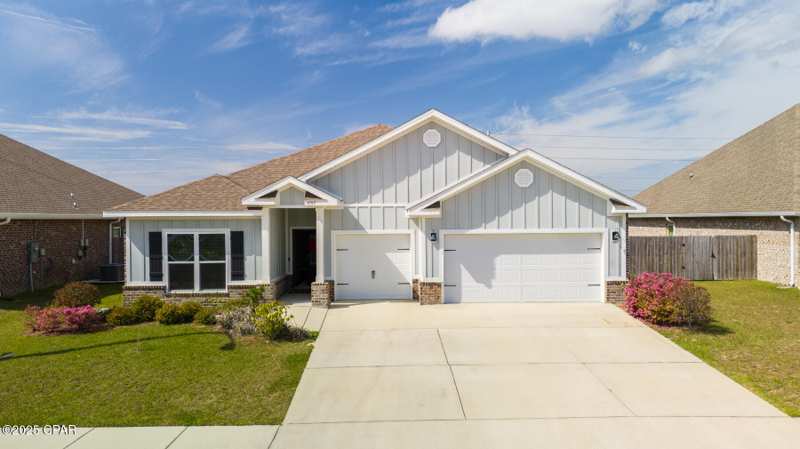 4 bedroom SingleFamilyResidence at 4765 Rosemary Street, Titus Park, Panama City — photo 1