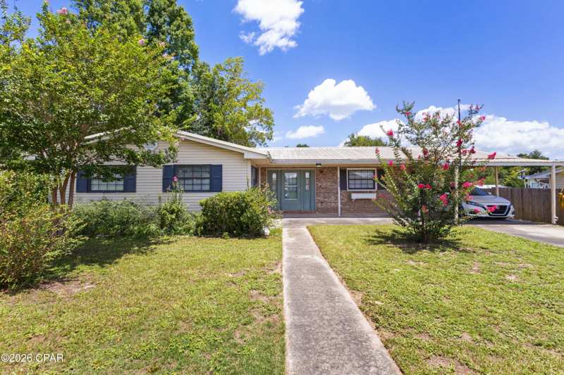 3 bedroom SingleFamilyResidence at 1804 Ulmer Lane, Sunny Hills, Chipley — photo 1