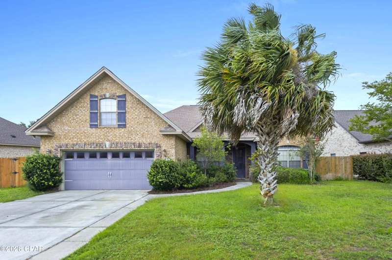 5 bedroom SingleFamilyResidence at 611 Shady Oaks Lane, College Oaks, Lynn Haven — photo 1