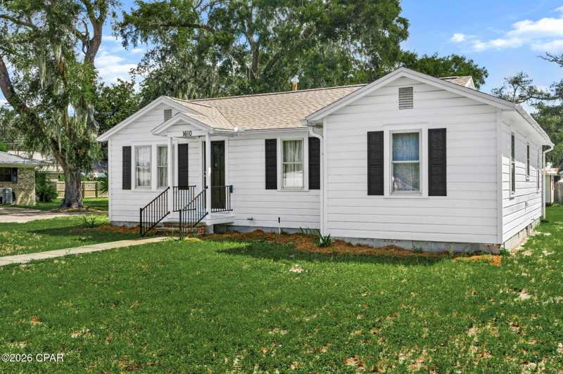 3 bedroom SingleFamilyResidence at 1610 Louise Avenue, Bayview Add, Panama City — photo 1