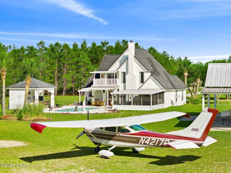 3 bedroom SingleFamilyResidence at 5120 Airpark Boulevard, Crystal Village Air Park, Chipley — photo 1