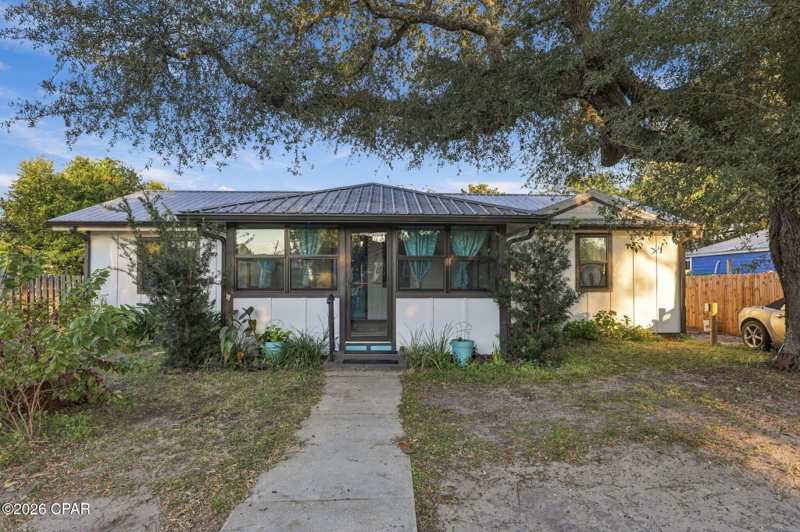 3 bedroom Attached at 1614 Molitor Avenue, St. Andrews Bay Dev. Co., Panama City — photo 1
