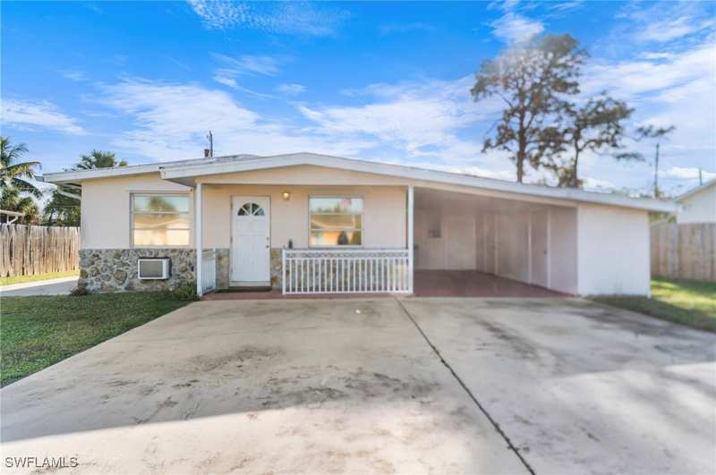 3 bedroom SingleFamilyResidence at 4820 Barcelona Cir, Naples South, Naples — photo 1