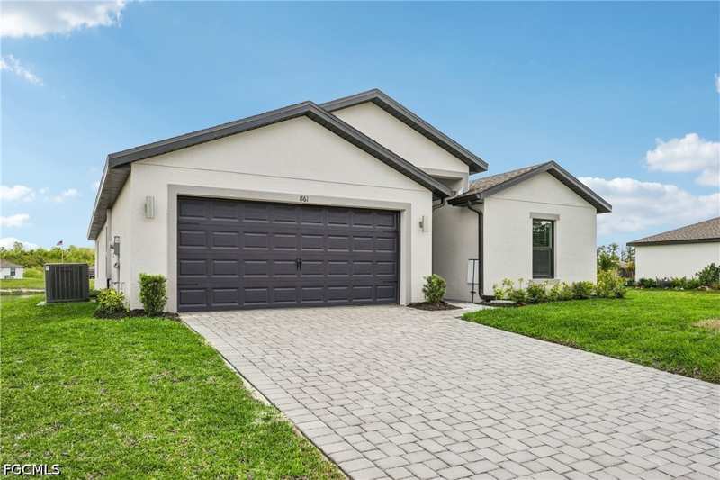 5 bedroom SingleFamilyResidence at 861 Gen D Macarthur Ave, Labelle, Labelle — photo 1