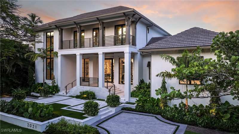 5 bedroom SingleFamilyResidence at 2021 Gordon Dr E, Aqualane Shores, Naples — photo 1