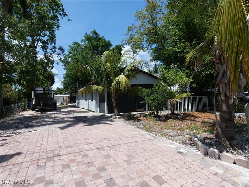 3 bedroom SingleFamilyResidence at 3817 Pearl St, Delay Park, Fort Myers — photo 1