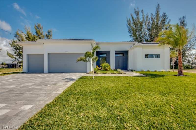 3 bedroom SingleFamilyResidence at 1502 SW 28th St, Cape Coral, Cape Coral — photo 1