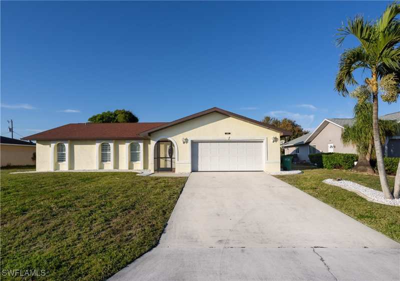 3 bedroom SingleFamilyResidence at 1217 SE 17th Ter, Cape Coral, Cape Coral — photo 1