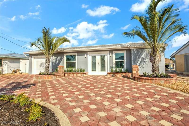 3 bedroom SingleFamilyResidence at 127 Albatross St, Fairview Isles, Fort Myers Beach — photo 1