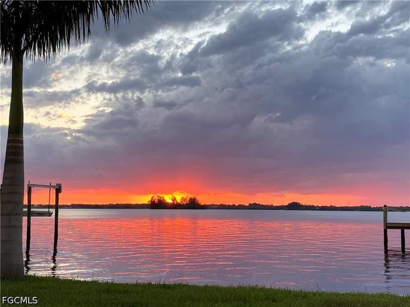 3 bedroom SingleFamilyResidence at 4449 E Riverside Dr, Alabama Grove Terrace, Fort Myers — photo 1