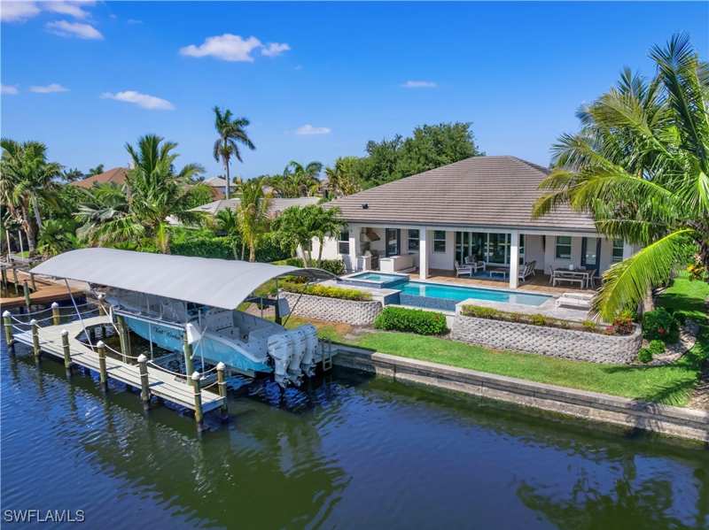 3 bedroom SingleFamilyResidence at 6617 Joanna Cir, Town And River, Fort Myers — photo 1