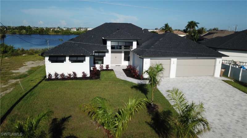 5 bedroom SingleFamilyResidence at 702 NW 30th Pl, Cape Coral, Cape Coral — photo 1
