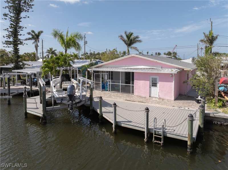 2 bedroom SingleFamilyResidence at 11476 May St, Matlacha, Matlacha — photo 1