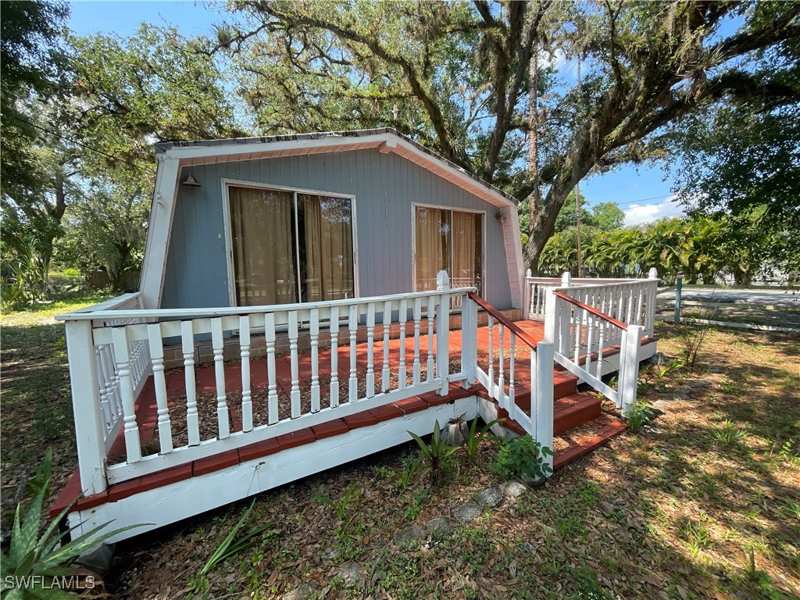 1 bedroom SingleFamilyResidence at 1349 Shawnee Ave, North Labelle, Labelle — photo 1