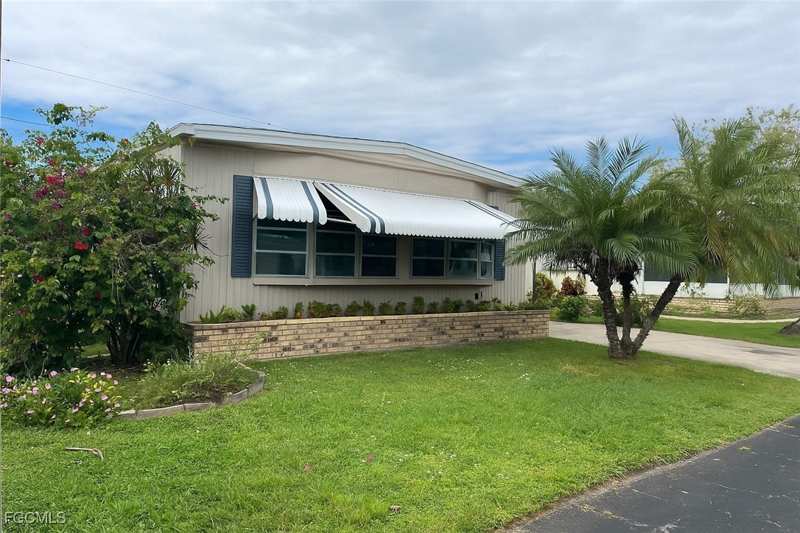 2 bedroom ManufacturedHome at 3153 Orchard Dr, Lake Arrowhead Mob Village, North Fort Myers — photo 1