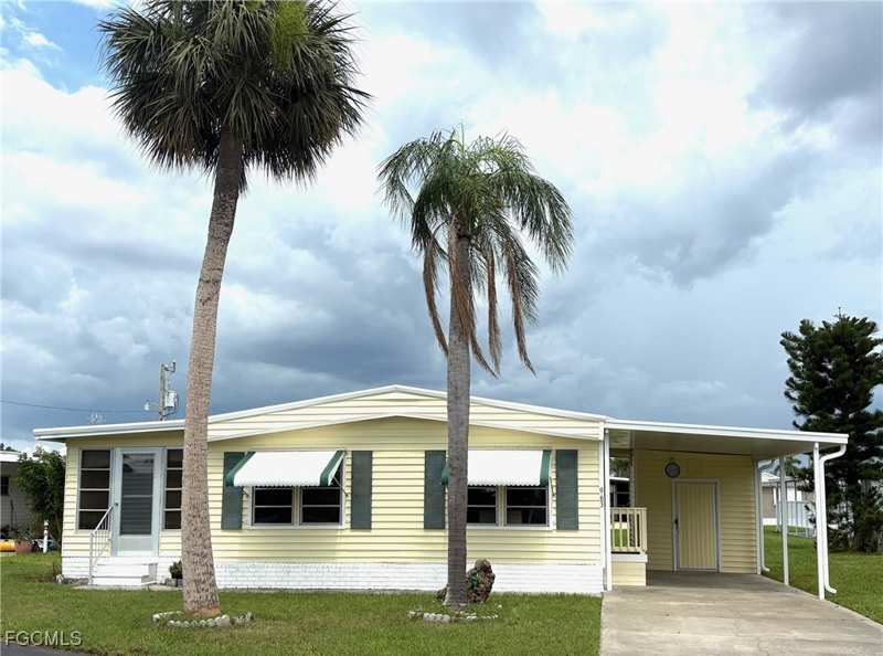 2 bedroom ManufacturedHome at 963 Idle Way Dr, Lazy Days Mobile Village, North Fort Myers — photo 1