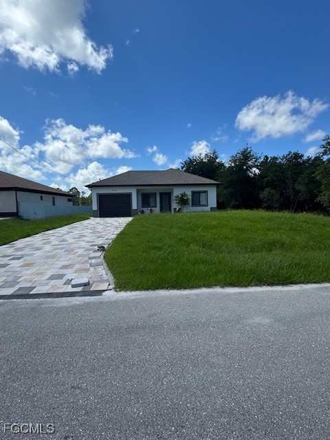 3 bedroom SingleFamilyResidence at 520 Millcreek St, Lehigh Acres, Lehigh Acres — photo 1