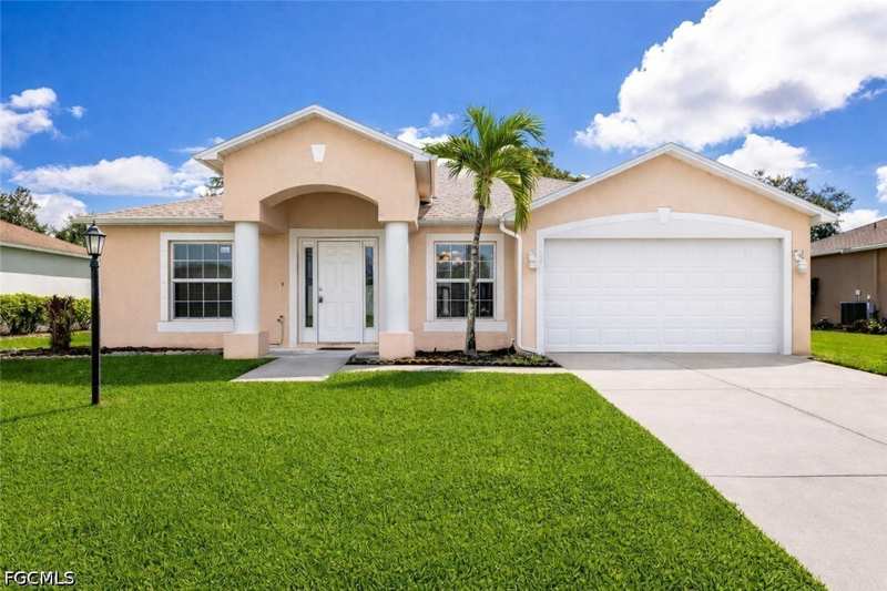 3 bedroom SingleFamilyResidence at 2720 Soaring Hawk Dr, Hawk'S Preserve, Fort Myers — photo 1