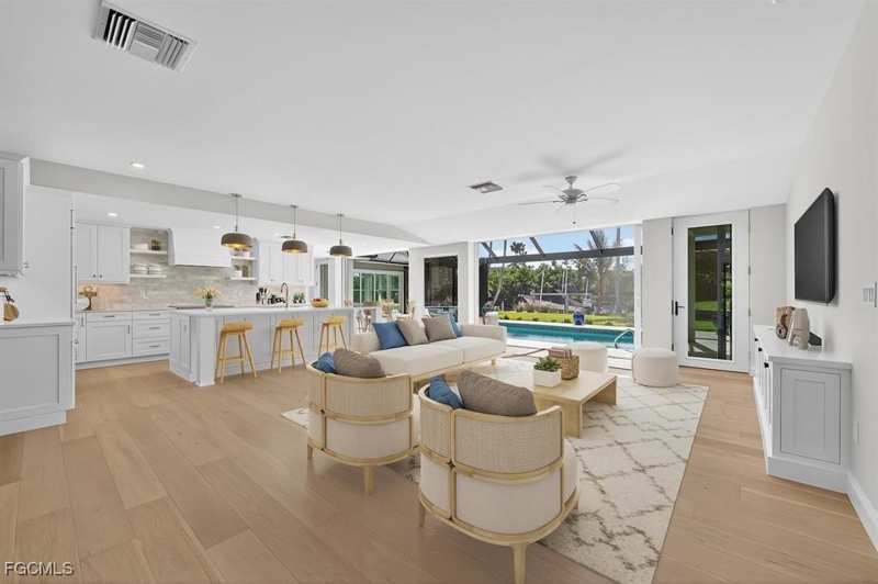 4 bedroom SingleFamilyResidence at 924 Kings Crown Dr, Shell Harbor, Sanibel — photo 1