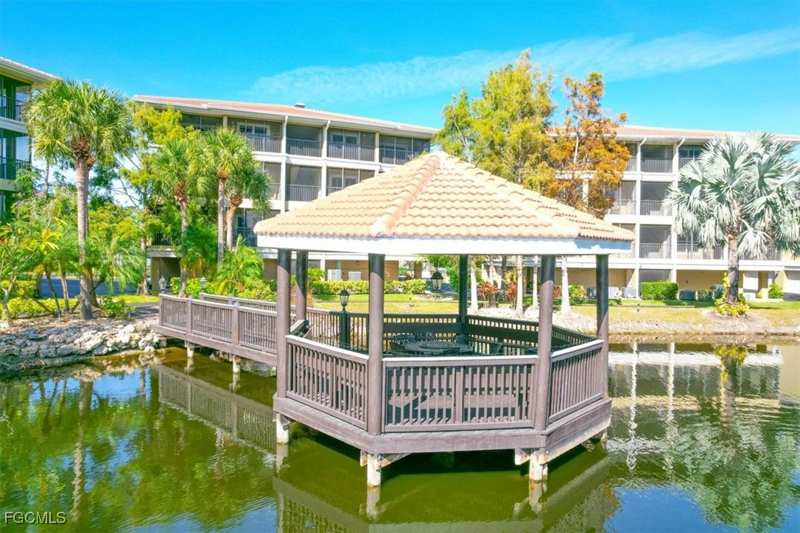 3 bedroom Condominium at 10060 Lake Cove Dr 202, Fisherman'S Cove, Fort Myers — photo 1