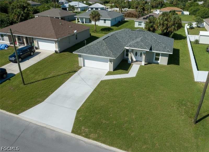 3 bedroom SingleFamilyResidence at 8038 Sunrise Cir, Port Labelle, Labelle — photo 1