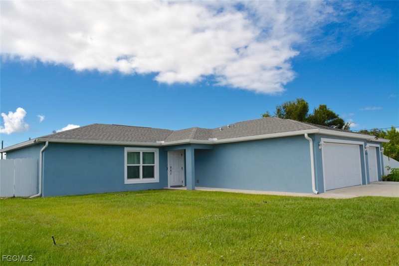 4 bedroom SingleFamilyResidence at 9006 Bamboo Cir, Port Labelle, Labelle — photo 1