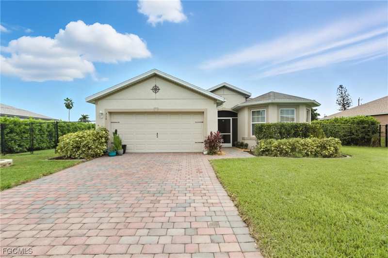 3 bedroom SingleFamilyResidence at 314 SE Van Loon Ter, Cape Coral, Cape Coral — photo 1