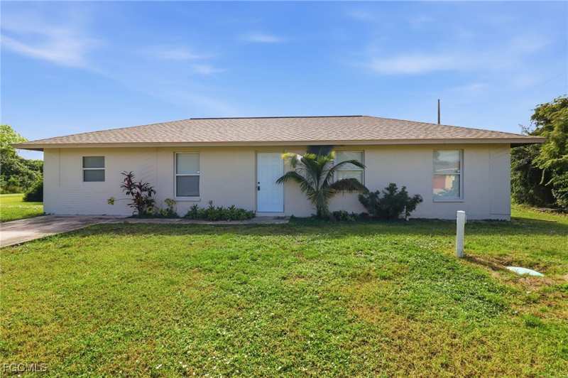 3 bedroom SingleFamilyResidence at 3301 2nd St W, Leisure Acres, Lehigh Acres — photo 1