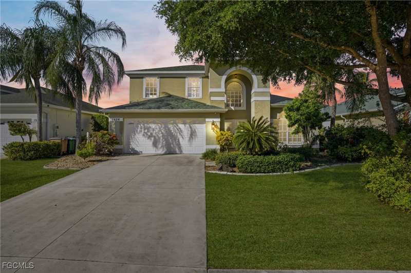 4 bedroom SingleFamilyResidence at 1624 Emerald Cove Dr, Emerald Cove, Cape Coral — photo 1
