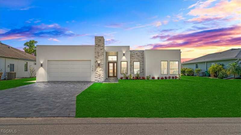 3 bedroom SingleFamilyResidence at 526 SE 4th St, Cape Coral, Cape Coral — photo 1