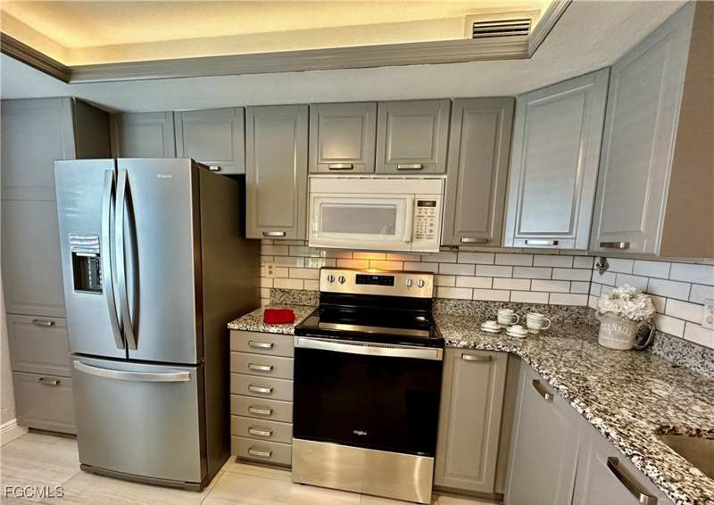 2 bedroom Condominium at 2828 Jackson St I-1, Villa Capri Condominium, Fort Myers — photo 1