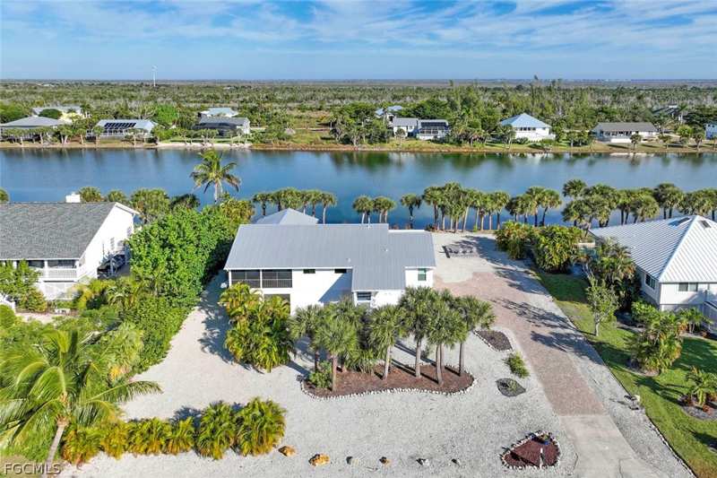 4 bedroom SingleFamilyResidence at 3284 Twin Lakes Ln, Little Lake Murex, Sanibel — photo 1