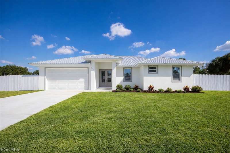 3 bedroom SingleFamilyResidence at 3002 Mercer Way, Labelle, Labelle — photo 1