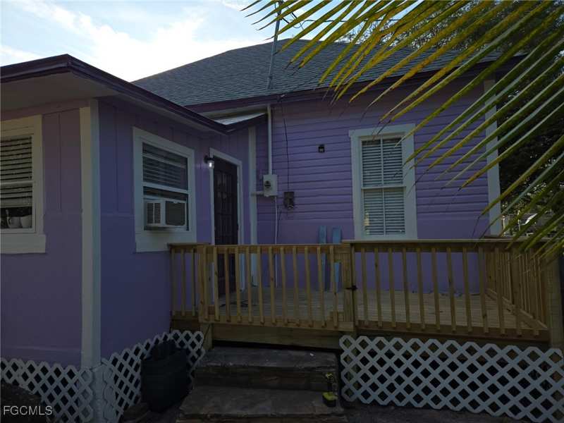 6 bedroom SingleFamilyResidence at 3207 Broadway, Fort Myers, Fort Myers — photo 1
