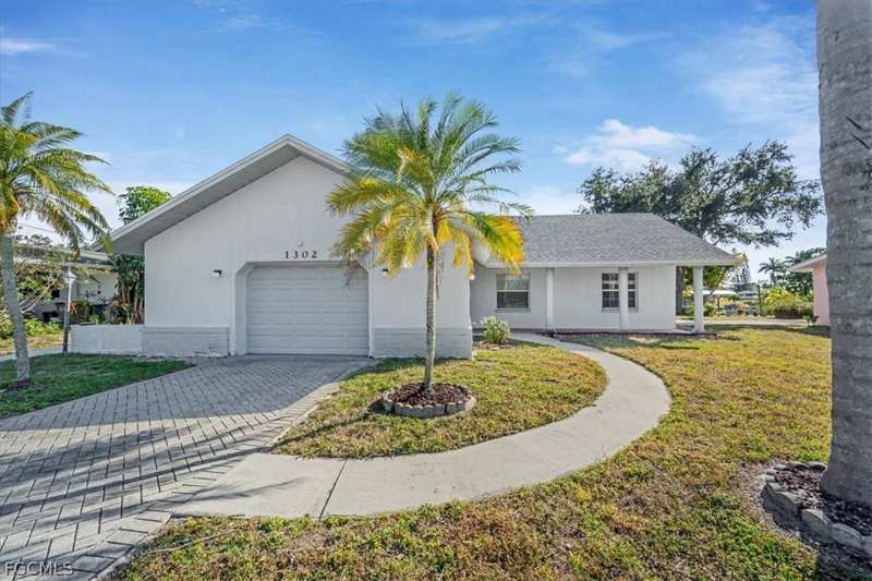 3 bedroom SingleFamilyResidence at 1302 NE 4th Ter, Cape Coral, Cape Coral — photo 1